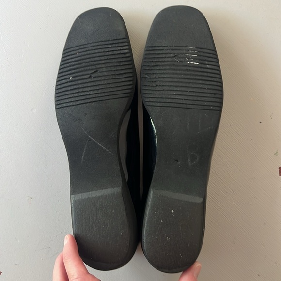 Salvatore Ferragamo black patent low wedge - Picture 5 of 5